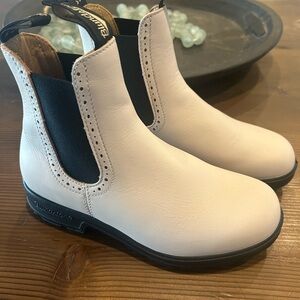 Blundstone Black and White Boots Durable Stylish Footwear